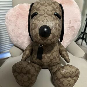 Coach x Peanuts Snoopy Collectible Doll in Signature Canvas khaki style 5405